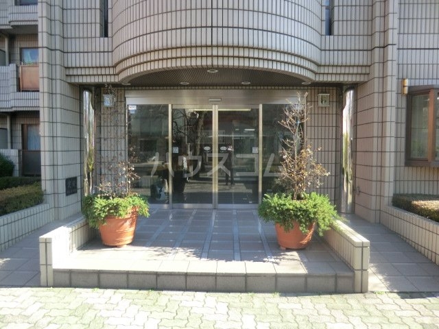 21/30 エントランス