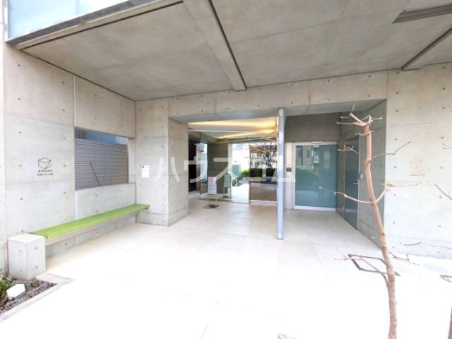 18/20 エントランス