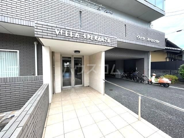 25/30 エントランス