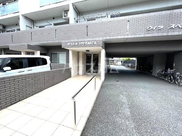 26/30 エントランス