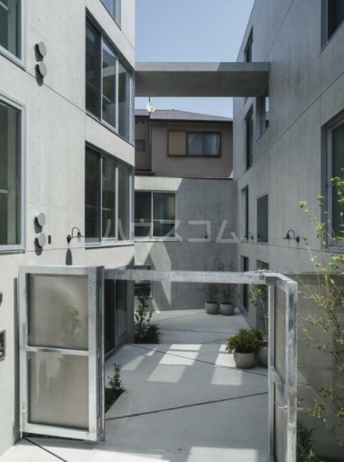 14/19 エントランス