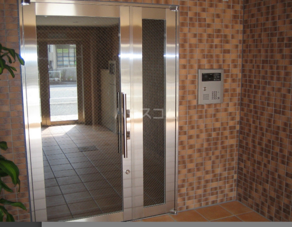 15/23 エントランス