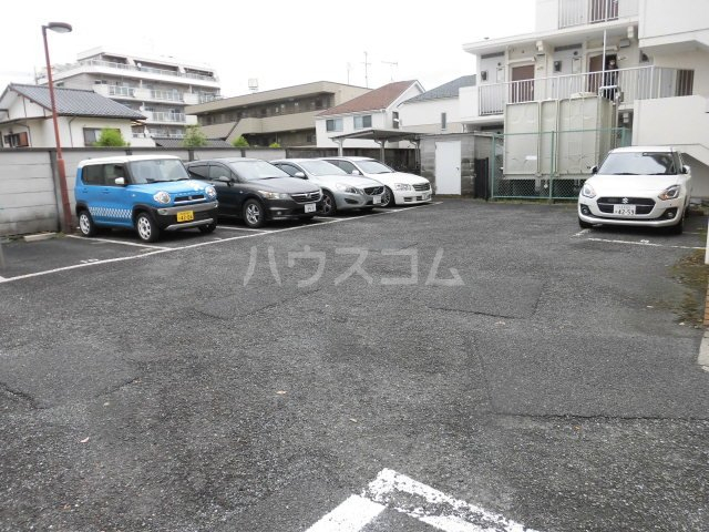 21/28 駐車場