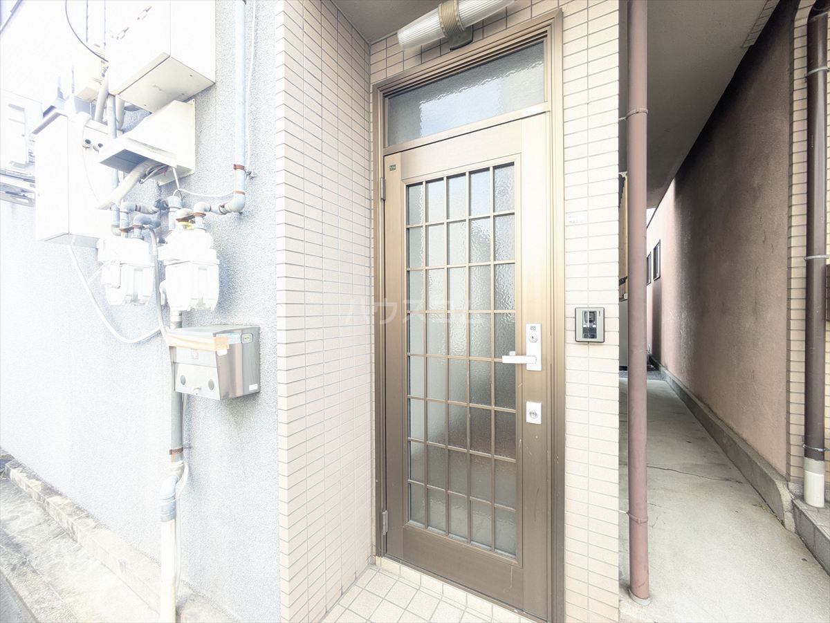 27/30 エントランス