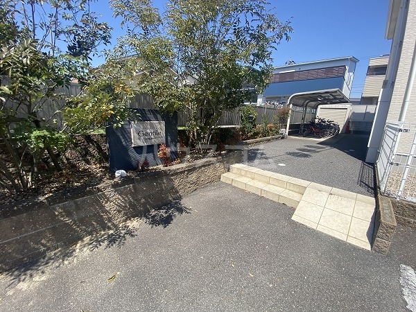 28/30 エントランス