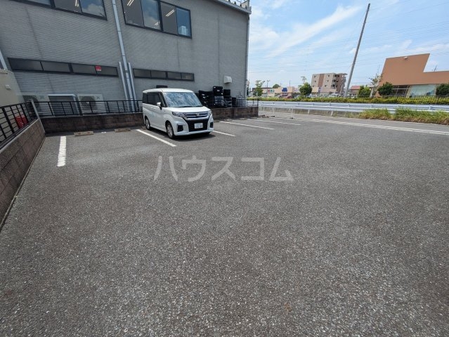 16/18 駐車場