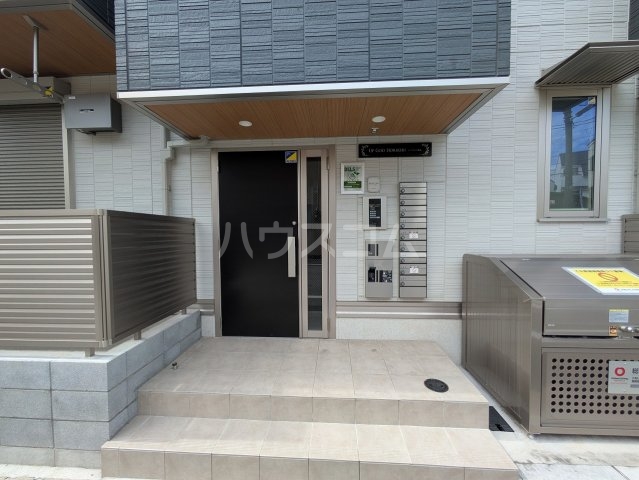 28/30 エントランス