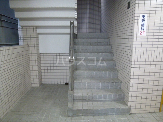 19/27 エントランス