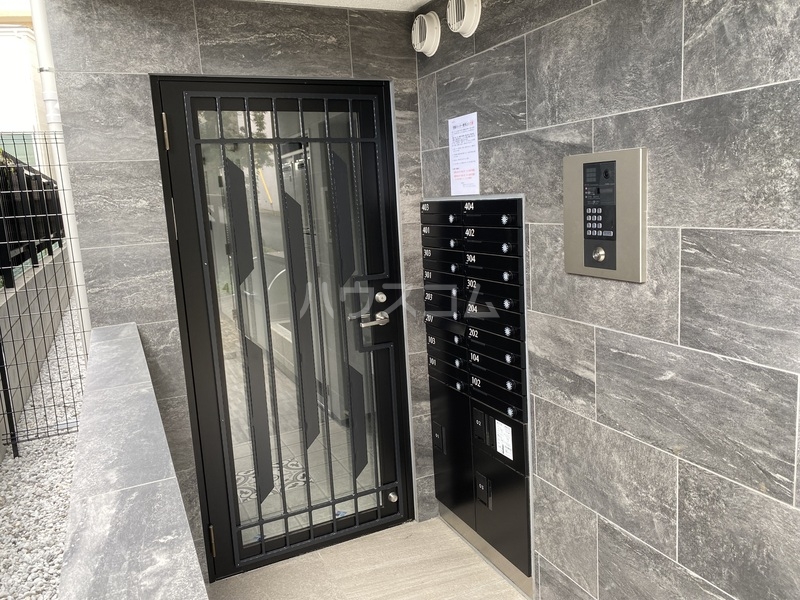 13/23 エントランス