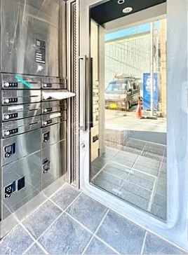 22/28 エントランス