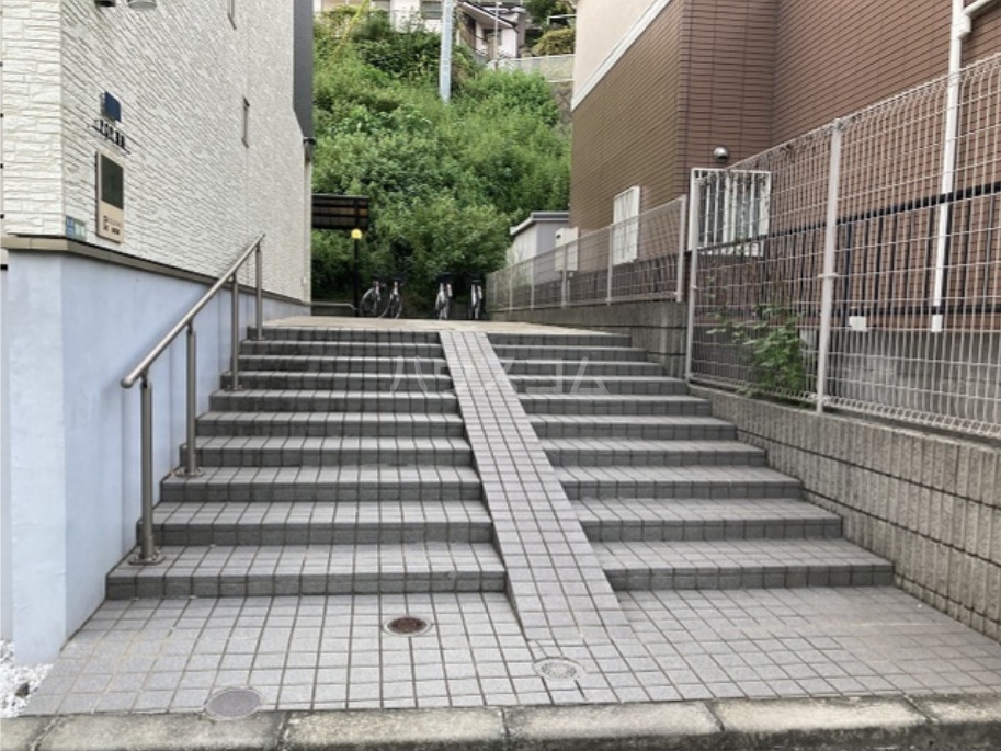 20/22 エントランス