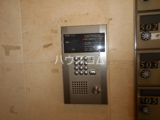 20/30 エントランス