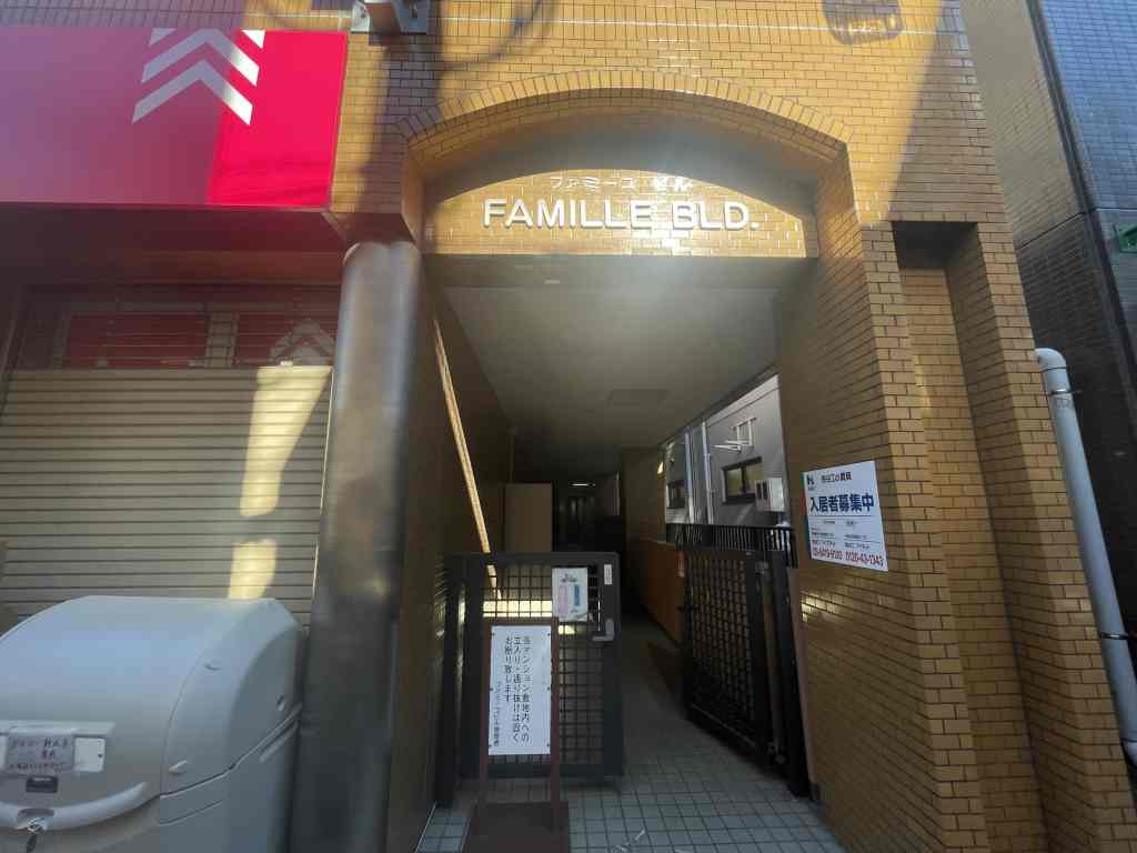 21/30 エントランス