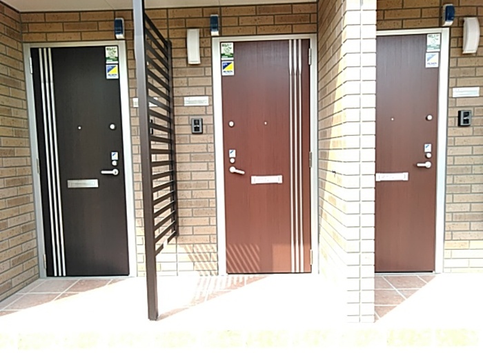 16/23 エントランス