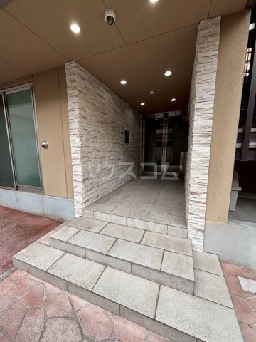 27/30 エントランス