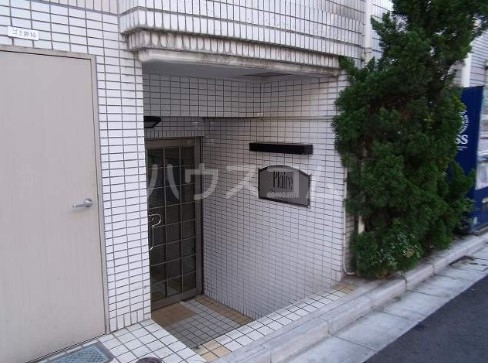 23/25 エントランス