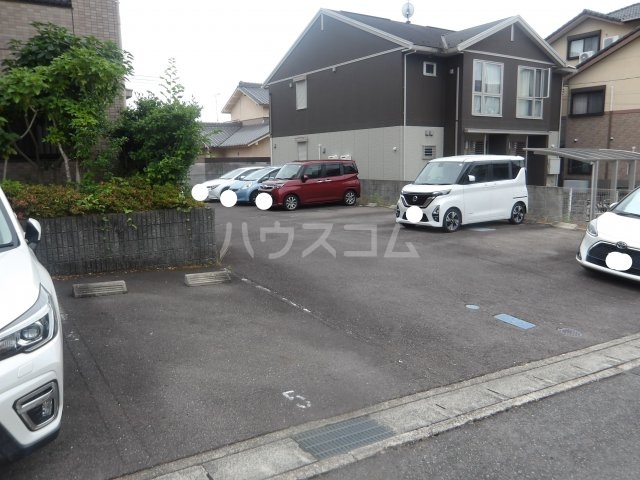23/29 駐車場