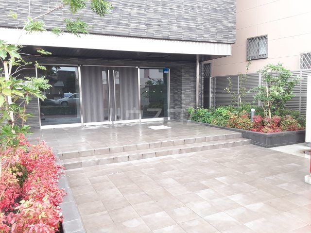 20/30 エントランス