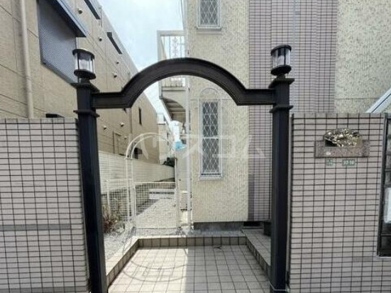 16/16 エントランス