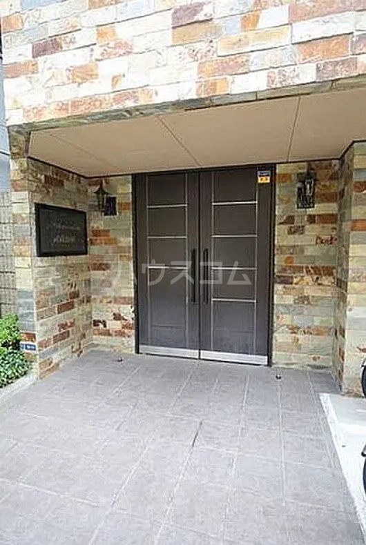 21/22 エントランス