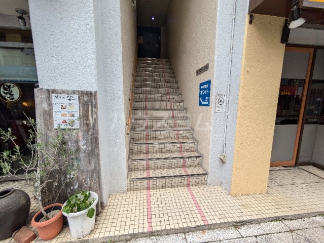 17/25 エントランス