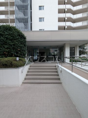 25/30 エントランス