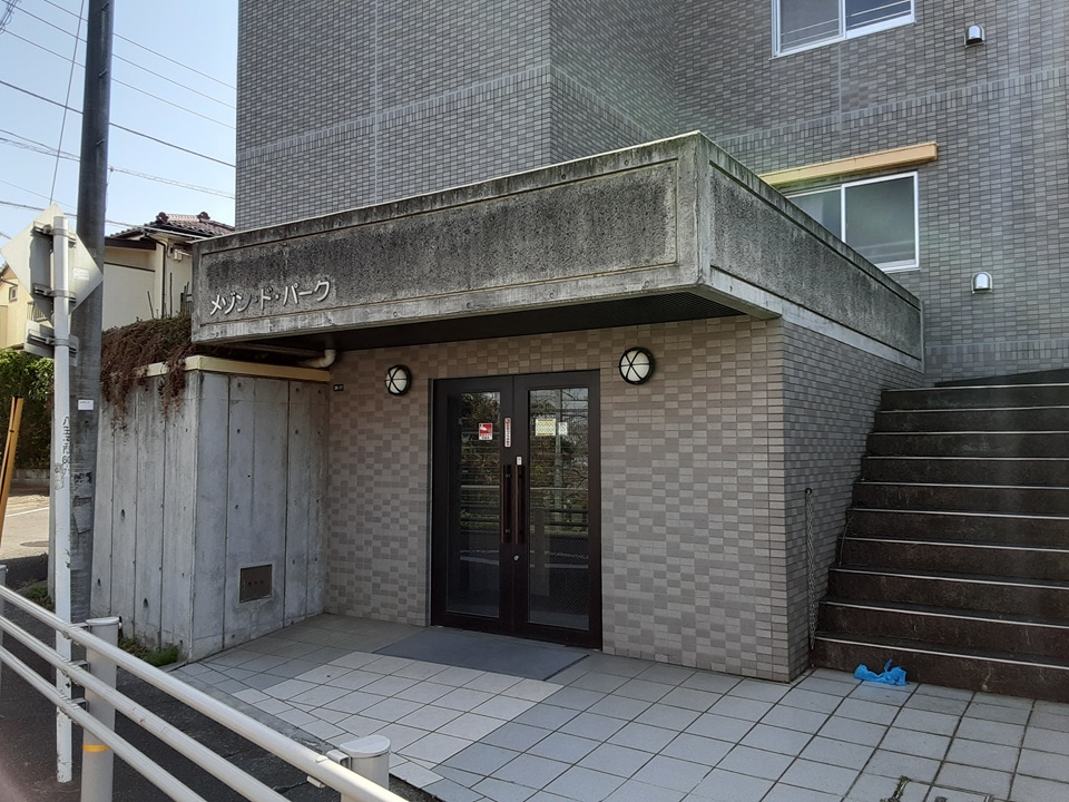 21/30 エントランス