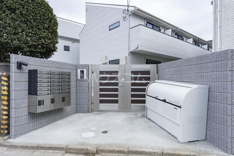 18/28 エントランス