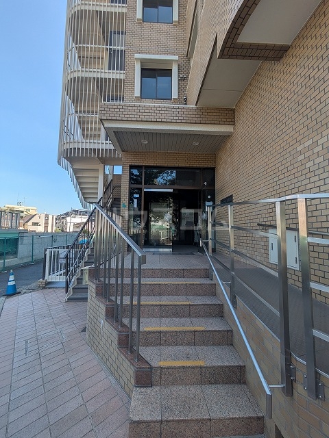 17/27 エントランス