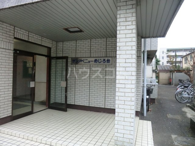 19/30 エントランス