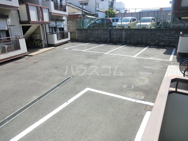 16/16 駐車場