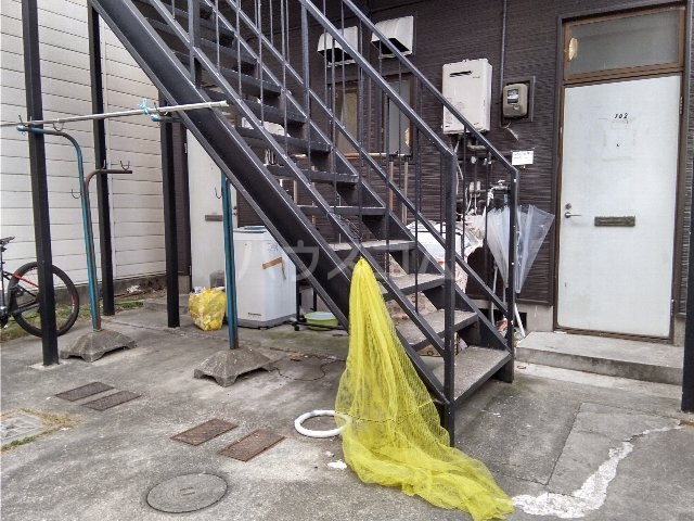 16/16 エントランス