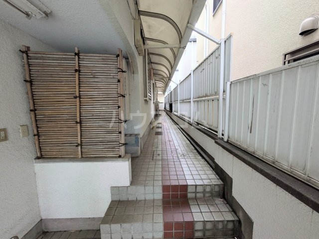 21/30 エントランス