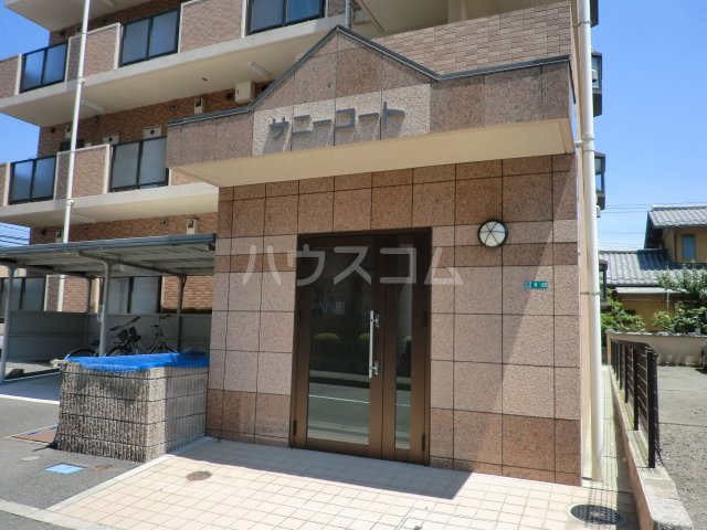 20/23 エントランス