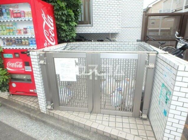 16/17 エントランス