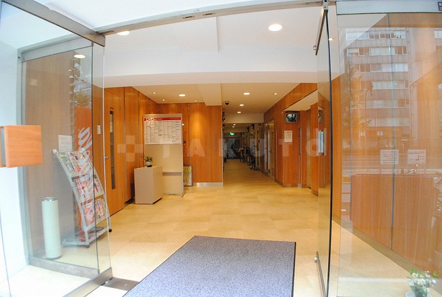 22/28 エントランス