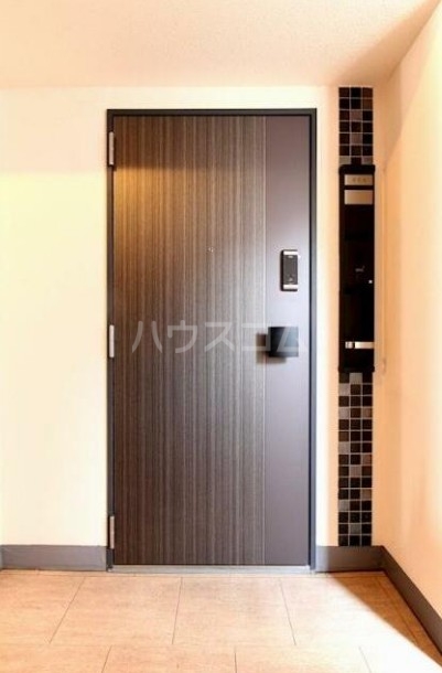 22/25 エントランス