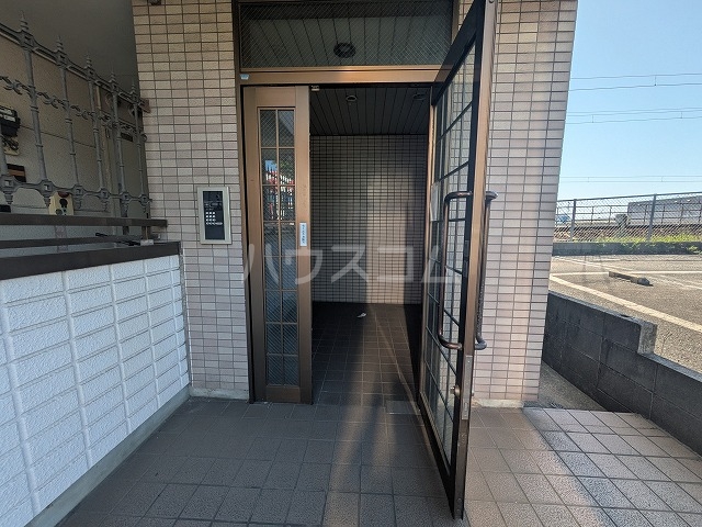 18/21 エントランス