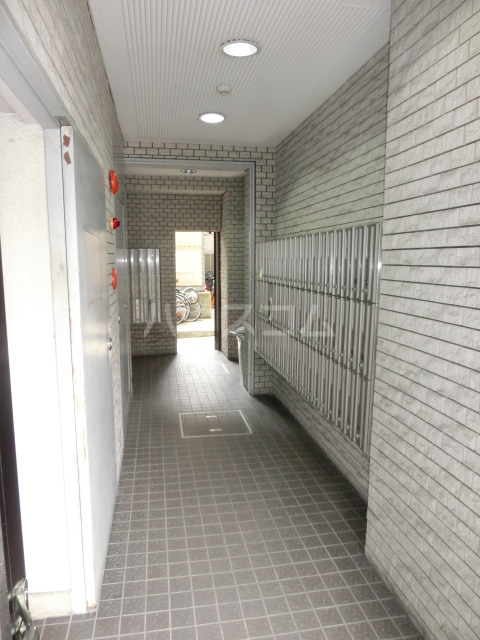 14/18 エントランス