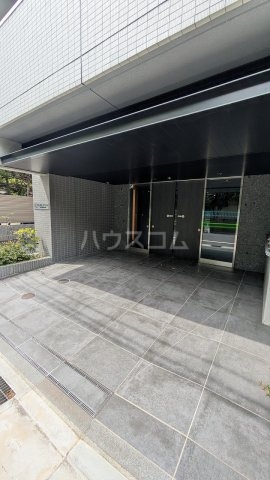 19/27 エントランス