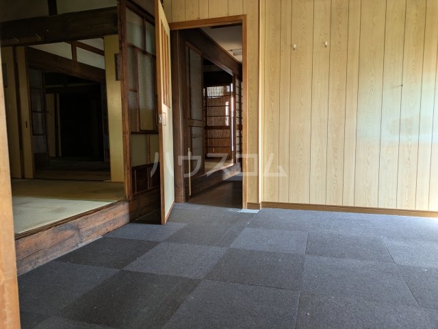 26/30 エントランス