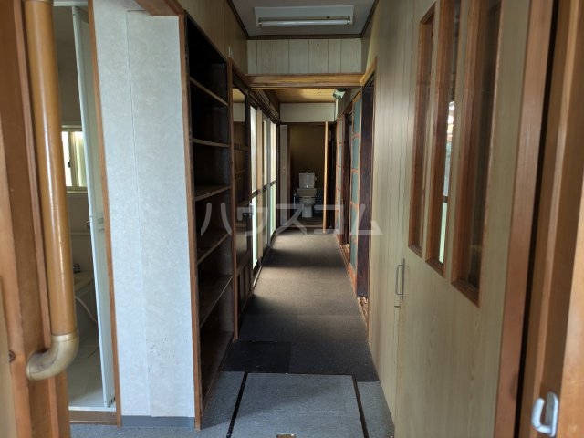 27/30 エントランス