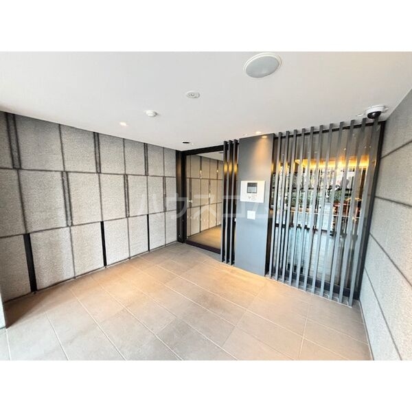 15/16 エントランス