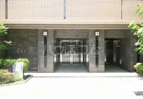 21/27 エントランス