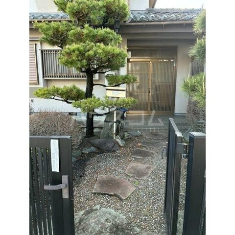 28/30 エントランス