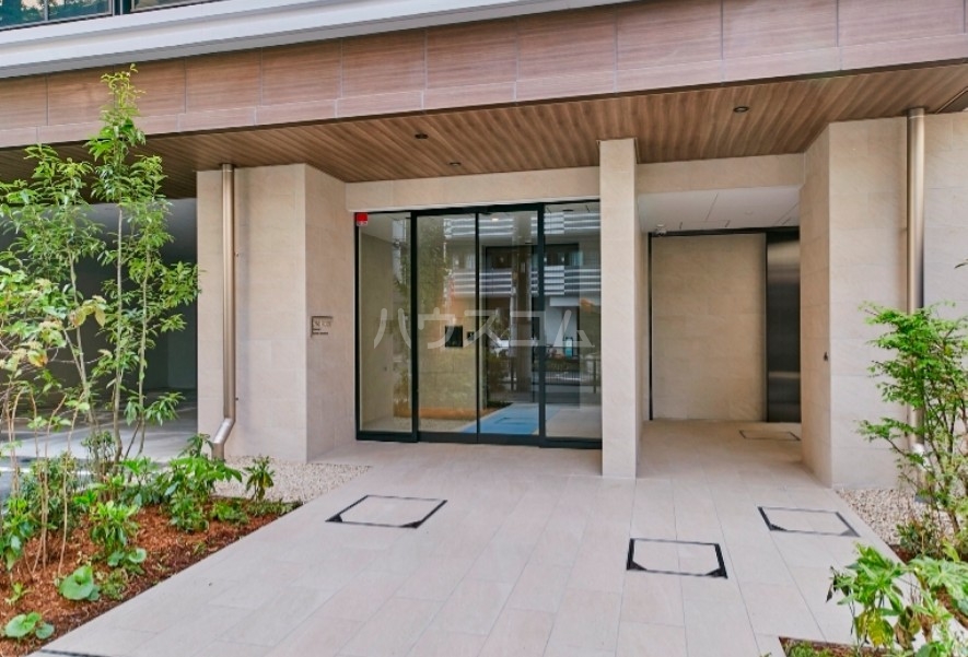 14/14 エントランス