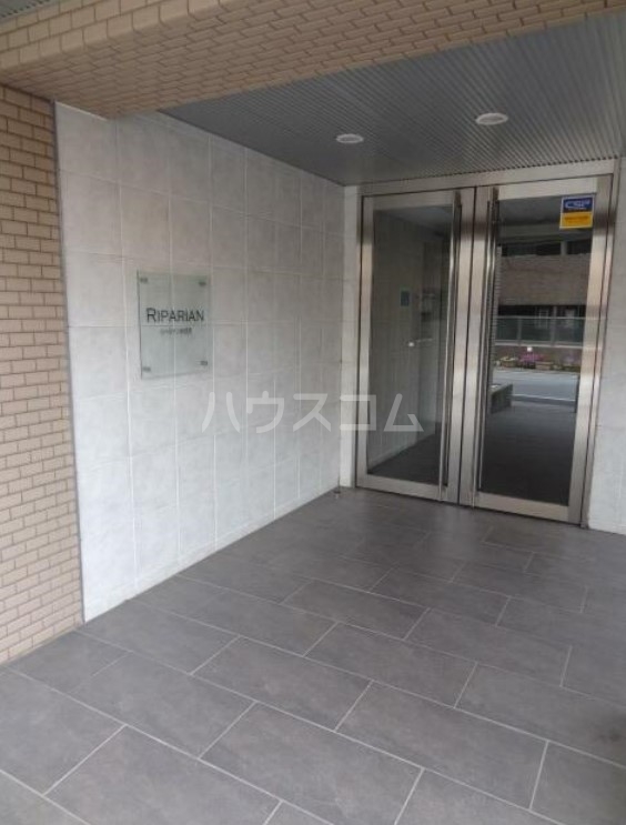 16/18 エントランス