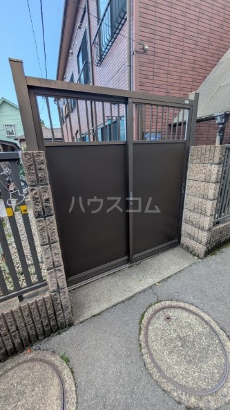 20/21 エントランス