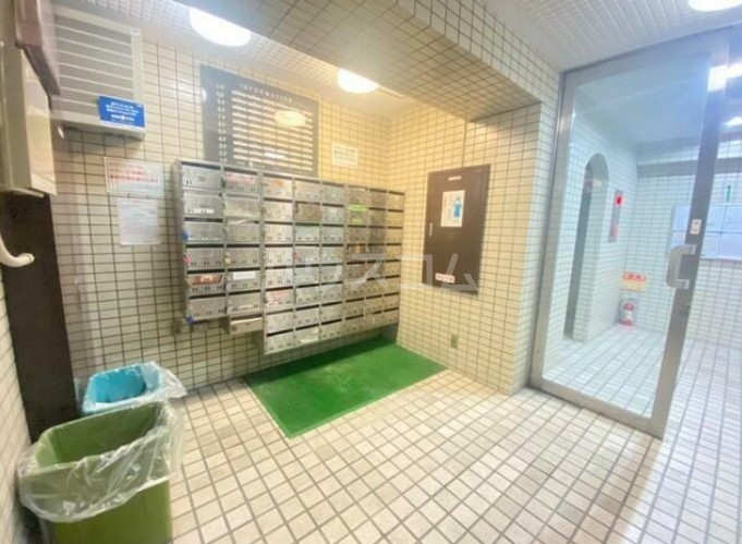 22/25 エントランス