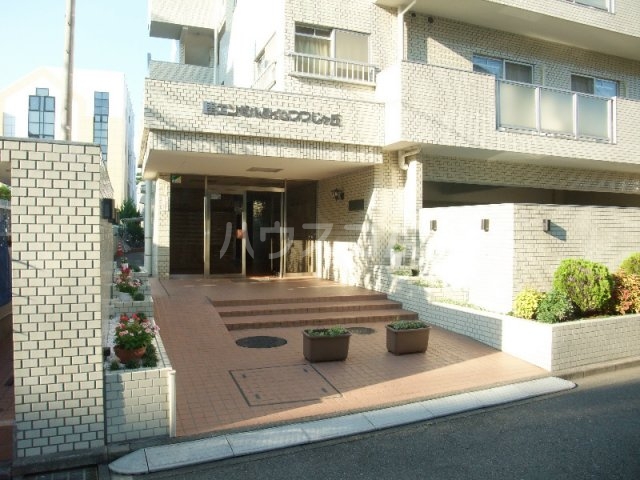 18/28 エントランス